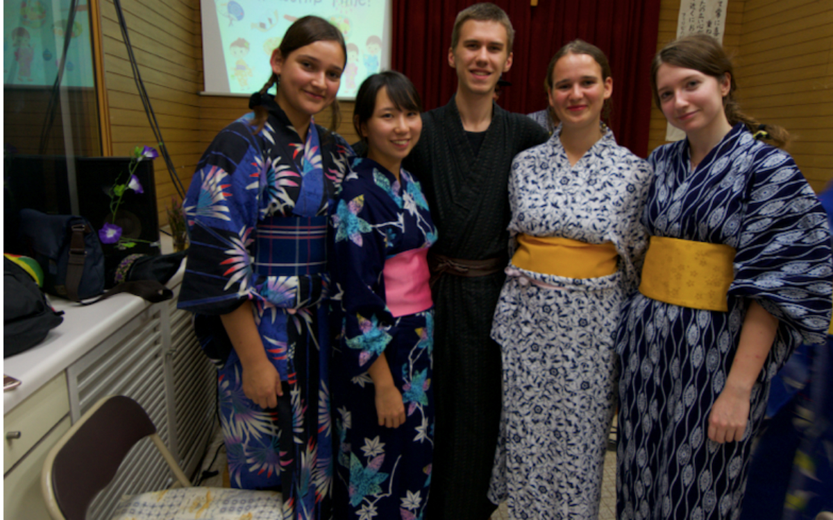 Raisa, Noriko, Julius, Diotima und Ich beim Yukata Worship (Foto: EMS/Sigmund) Raisa, Noriko, Julius, Diotima und Ich beim Yukata Worship (Foto: EMS/Sigmund)